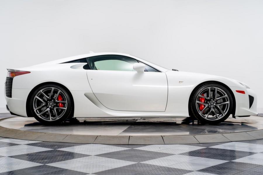  Lexus LF-A (108) 2012 года  (фото 3 из 34)